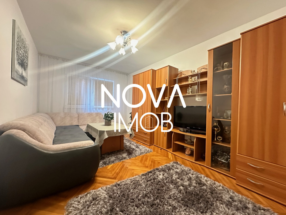 Apartament 3 camere, decomandat - Str. Semaforului