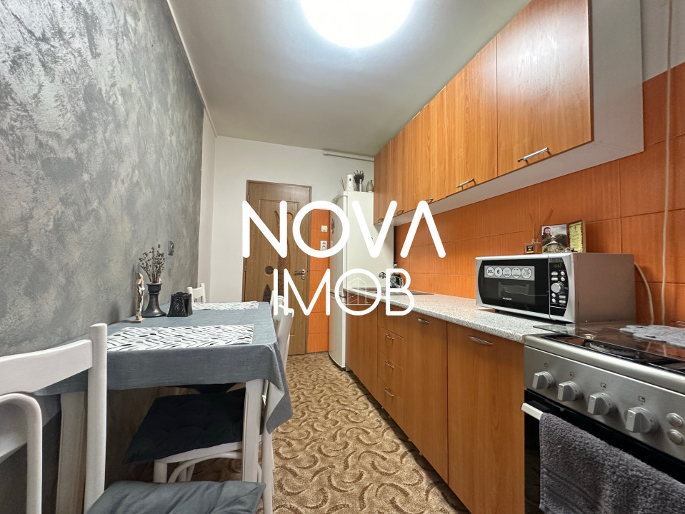 Apartament 3 camere, decomandat - Str. Semaforului