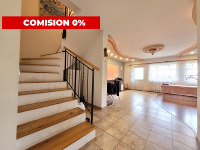 Casa tip duplex cu garaj si deschidere la 2 strazi