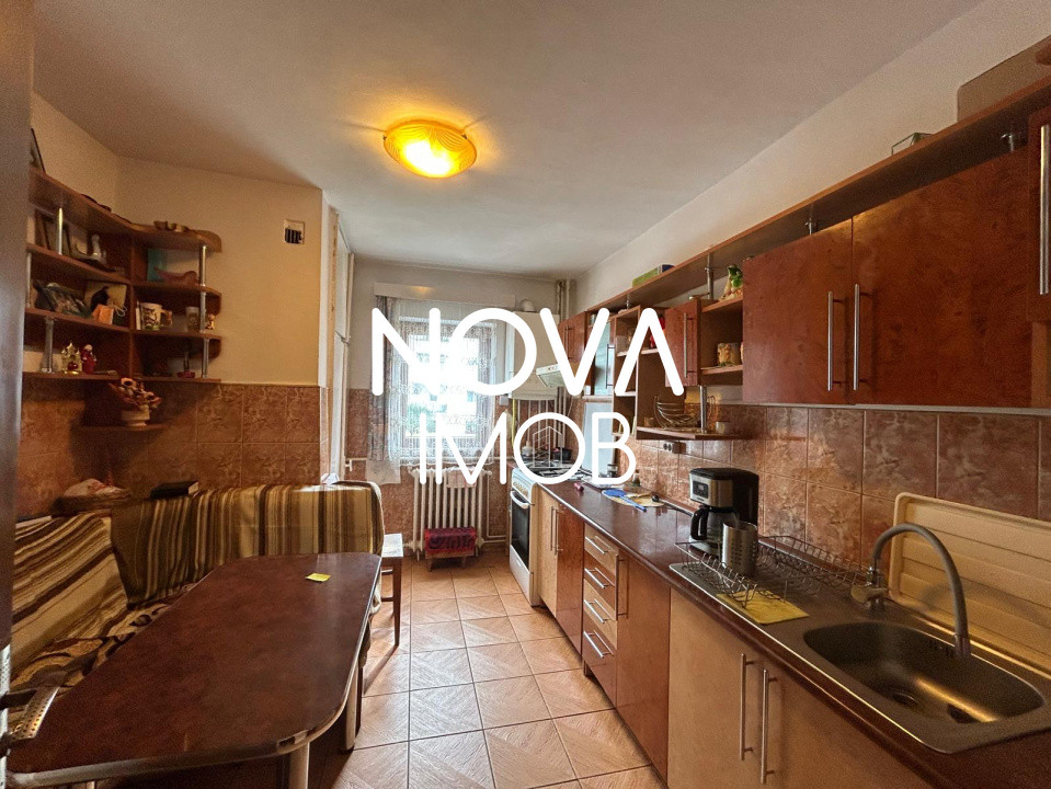 Apartament 4 camere - 2 bai, etaj intermediar - Strand