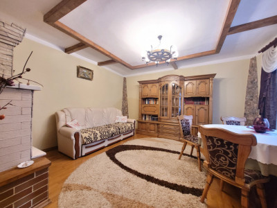 De inchiriat apartament la casa - 3 camere, Central - Orasul de Jos