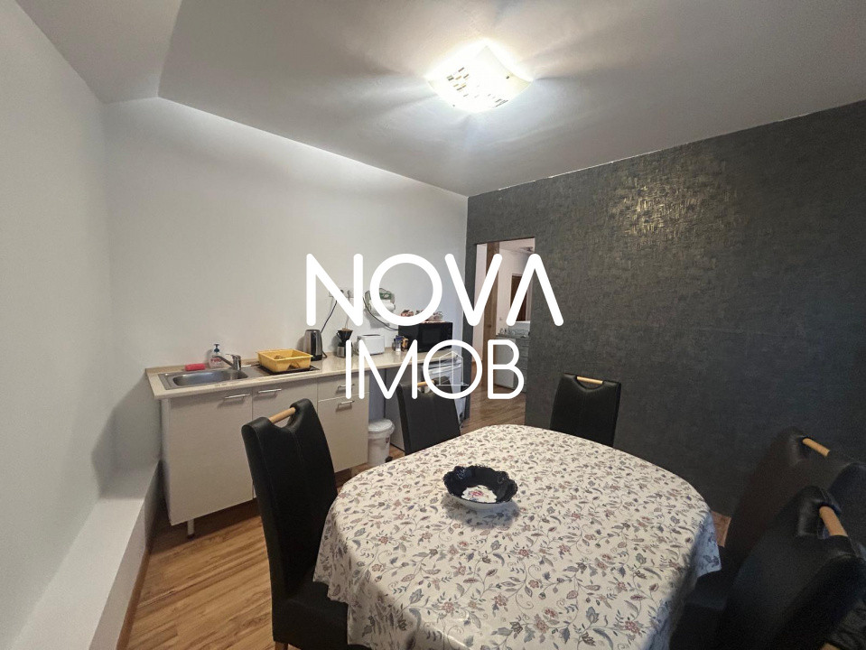 Casa de vanzare 200 mp cu spatiu comercial la parter, strada Lunga