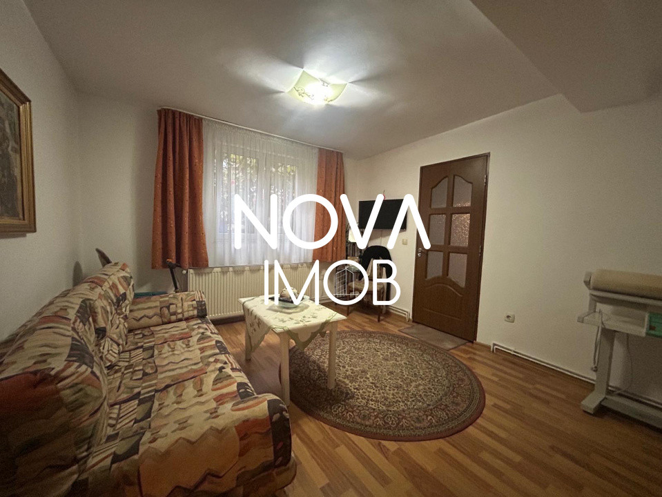 Casa de vanzare 200 mp cu spatiu comercial la parter, strada Lunga