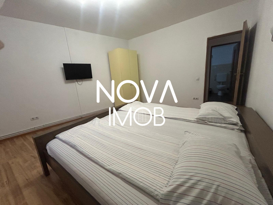 Casa de vanzare 200 mp cu spatiu comercial la parter, strada Lunga