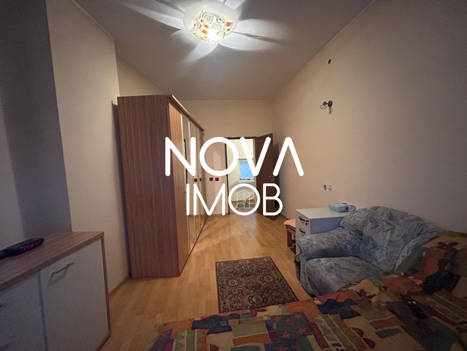Casa de vanzare 200 mp cu spatiu comercial la parter, strada Lunga