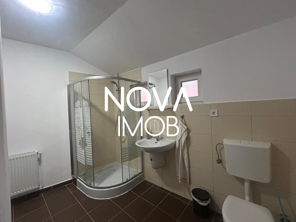 Casa de vanzare 200 mp cu spatiu comercial la parter, strada Lunga