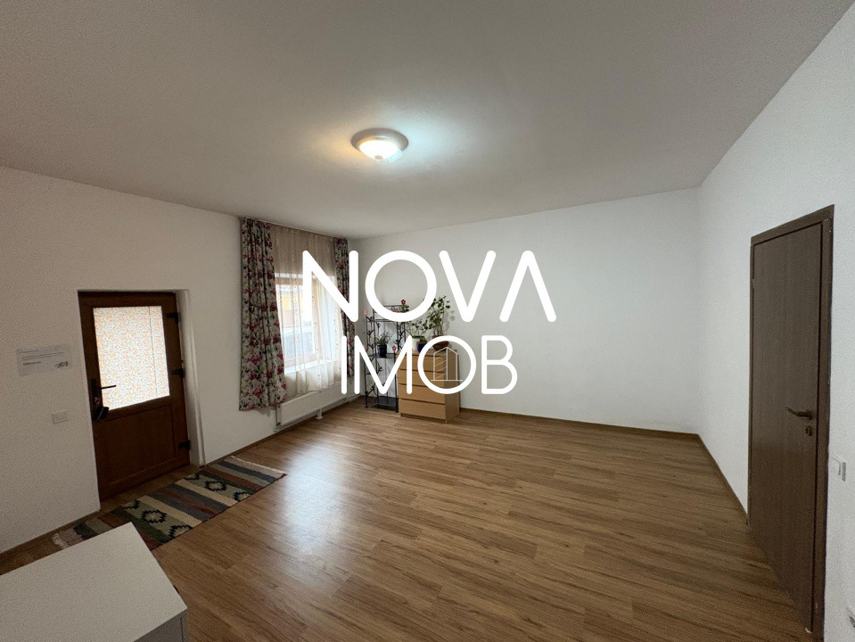 Casa de vanzare 200 mp cu spatiu comercial la parter, strada Lunga