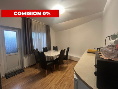 Casa de vanzare 200 mp cu spatiu comercial la parter, strada Lunga