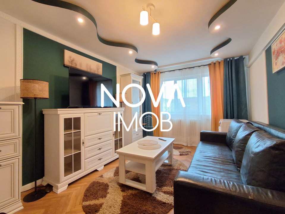 Apartament de inchiriat 3 camere etajul 4, cu lift,  Zona Vasile Aaron 