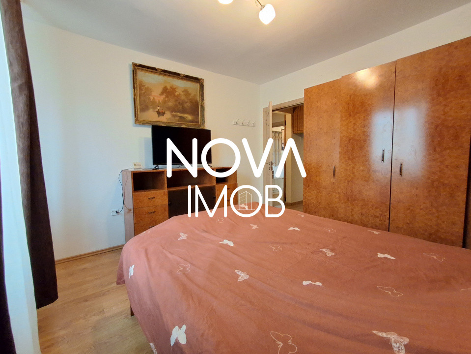 Apartament de inchiriat 3 camere etajul 4, cu lift,  Zona Vasile Aaron 