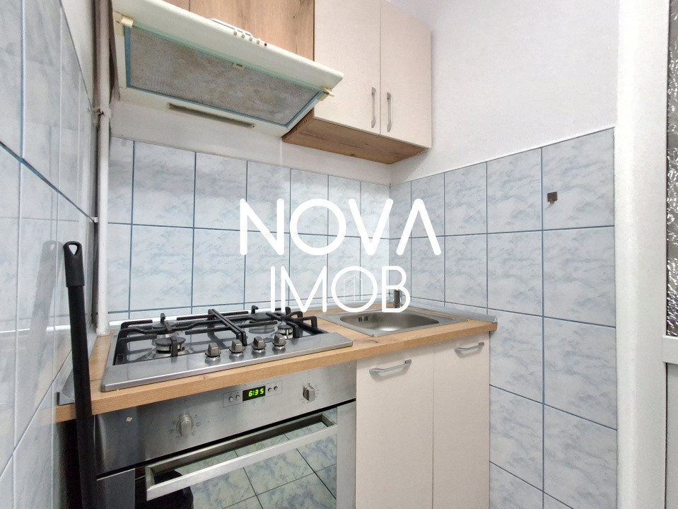 Garsoniera de inchiriat, Vasile Aaron