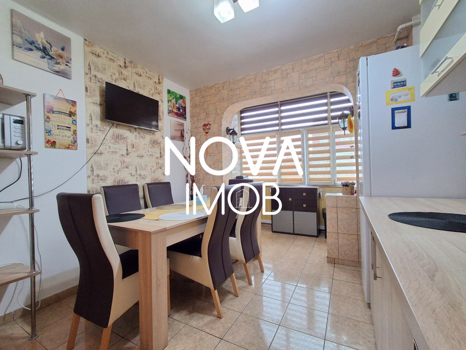 Apartament de inchiriat 3 camere etajul 4, cu lift,  Zona Vasile Aaron 