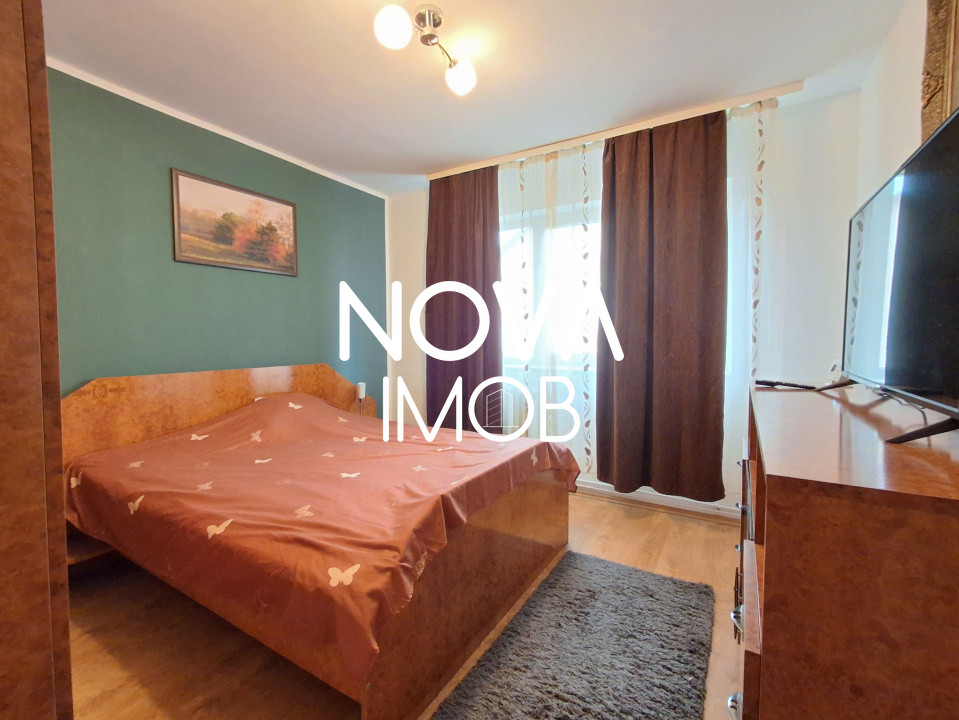 Apartament de inchiriat 3 camere etajul 4, cu lift,  Zona Vasile Aaron 