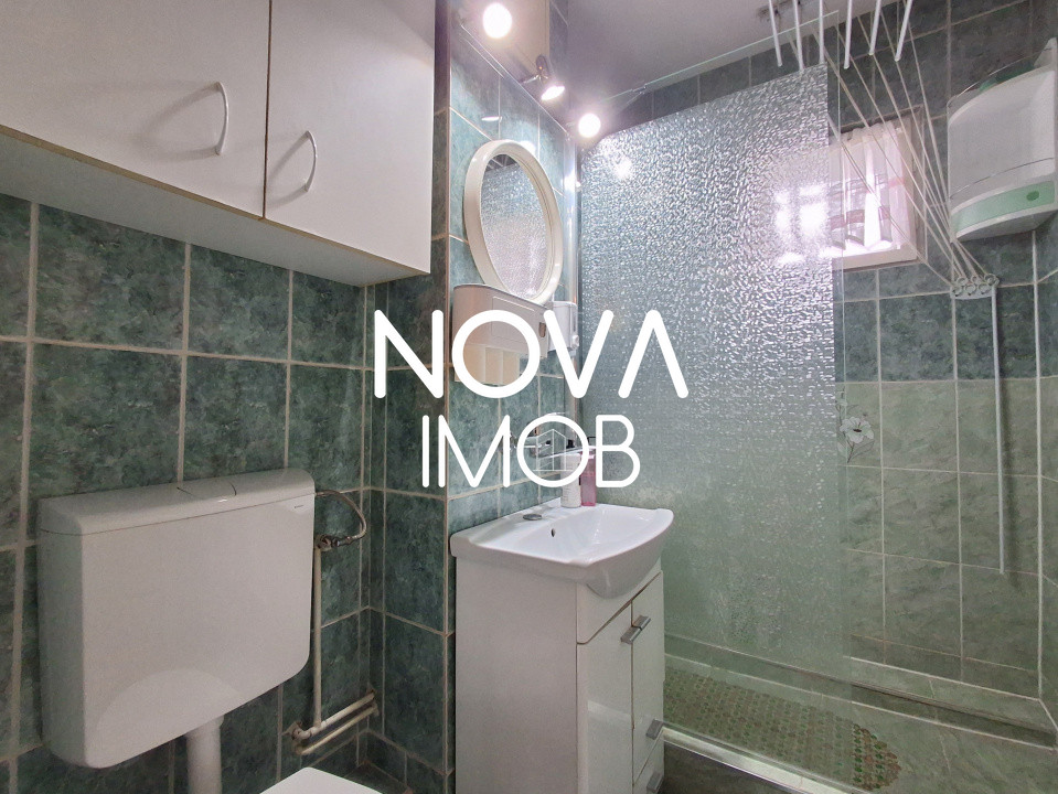 Apartament de inchiriat 3 camere etajul 4, cu lift,  Zona Vasile Aaron 