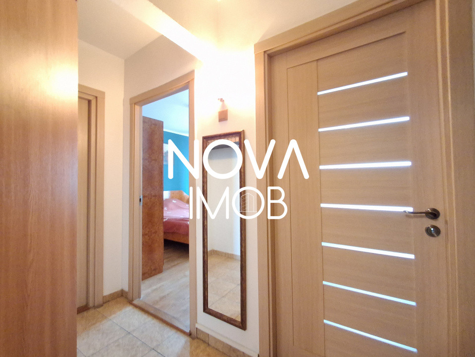 Apartament de inchiriat 3 camere etajul 4, cu lift,  Zona Vasile Aaron 