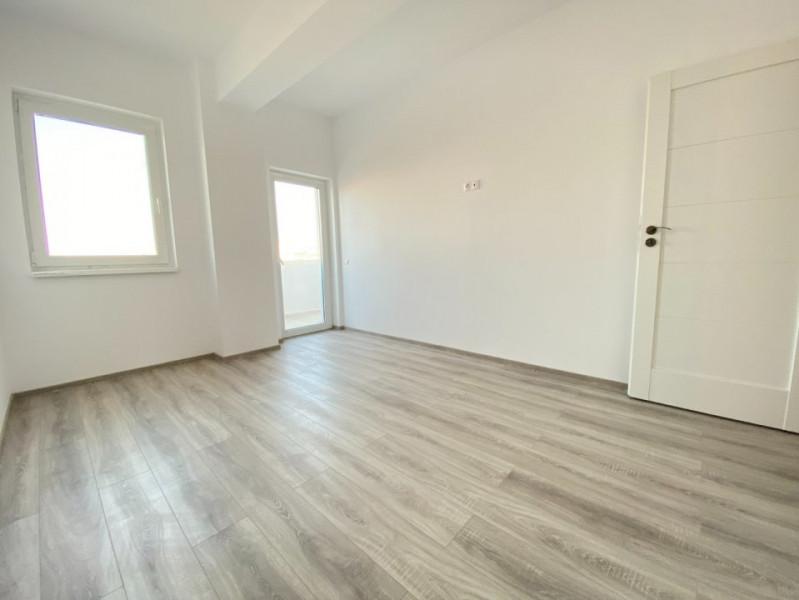 Apartament 2 camere, decomandat cu vedere spre munti 