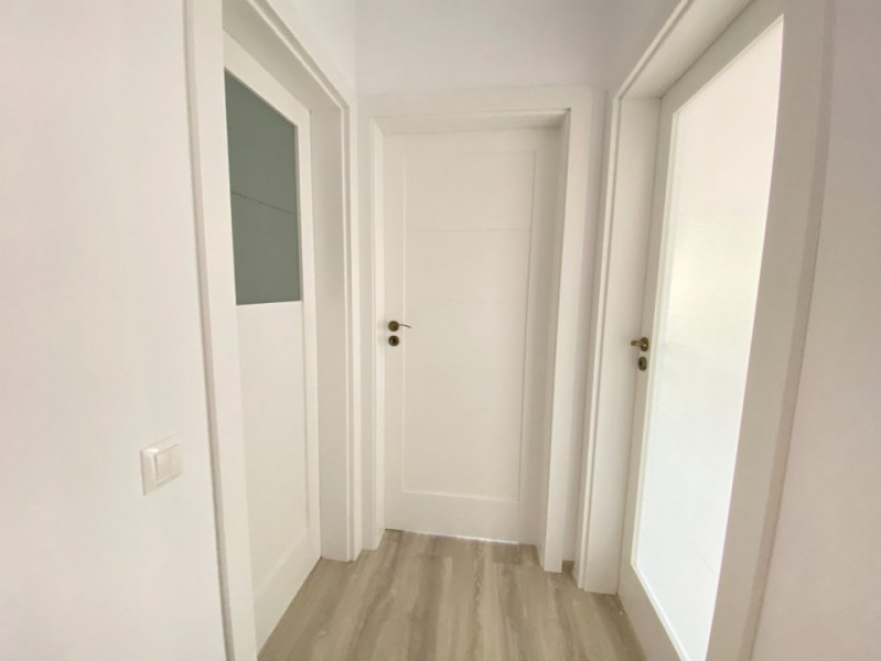 Apartament 2 camere, decomandat cu vedere spre munti 