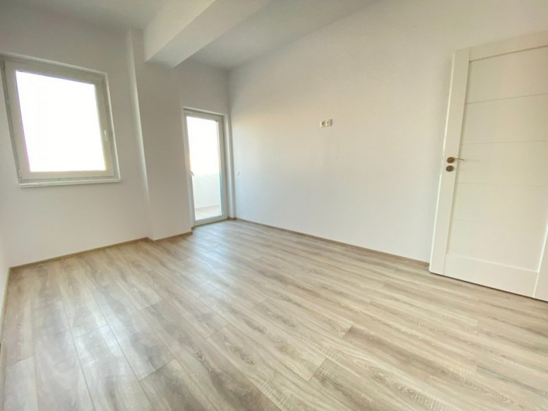 Apartament 2 camere, decomandat cu vedere spre munti 