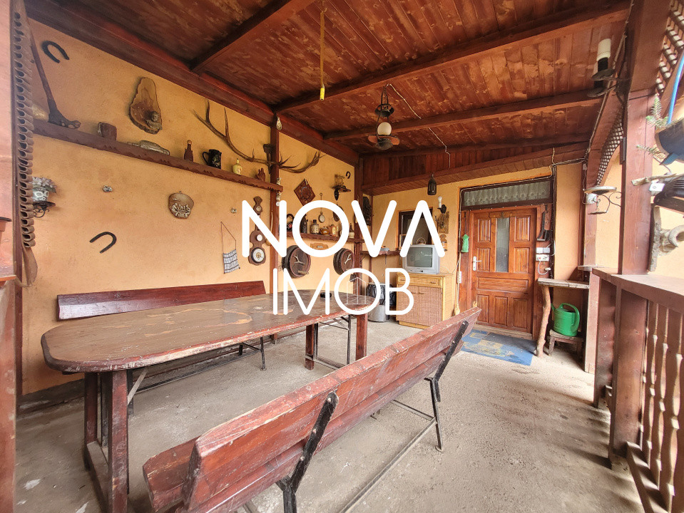 Casa tip duplex cu garaj si deschidere la 2 strazi