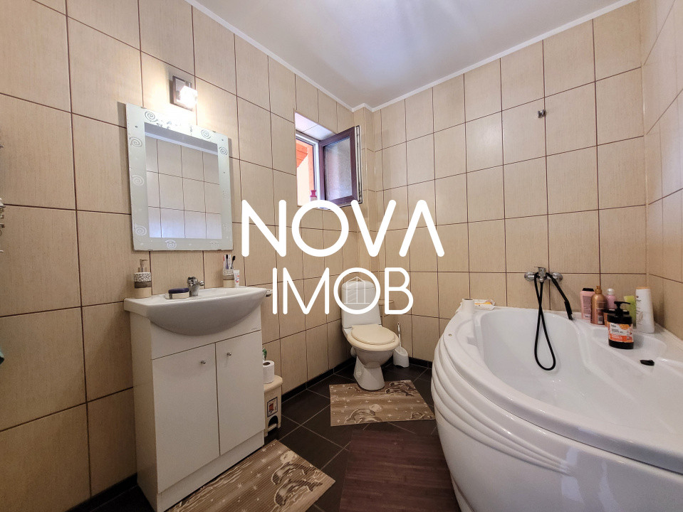 Casa tip duplex cu garaj si deschidere la 2 strazi