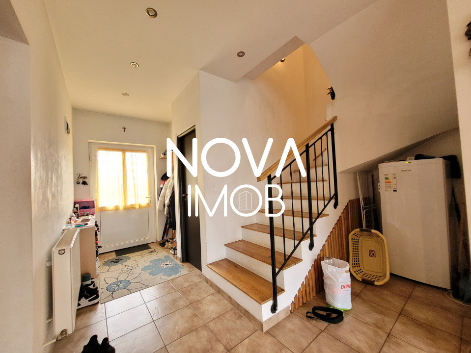 Casa tip duplex cu garaj si deschidere la 2 strazi