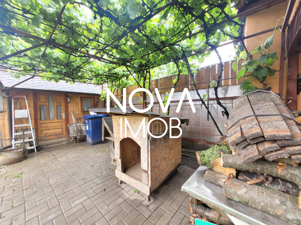 Casa tip duplex cu garaj si deschidere la 2 strazi