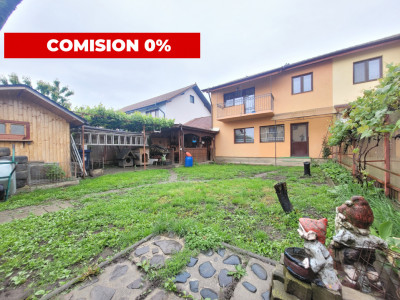 Casa tip duplex cu garaj si deschidere la 2 strazi