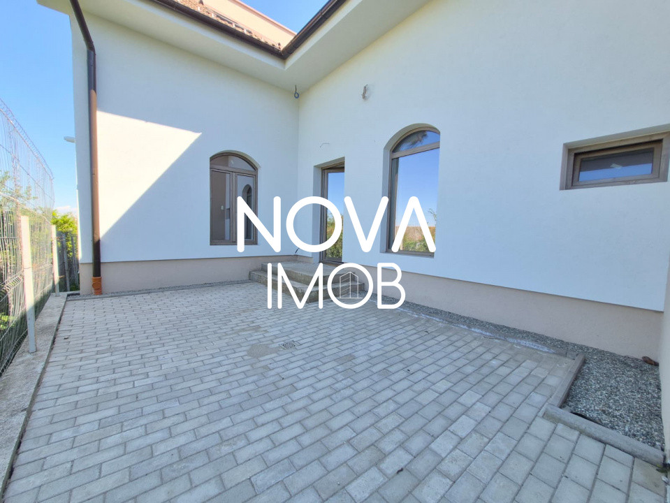Casa generoasa cu 5 camere, 2 bai, dressing si parcare – Sura Mica