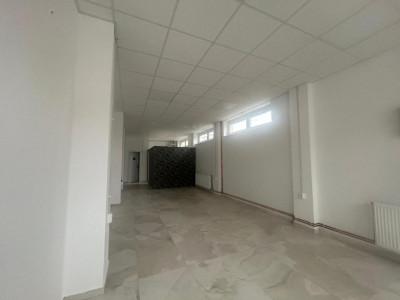 Spatiu comercial de inchiriat 120 mp - vitrina la strada - Selimbar, zona Brana