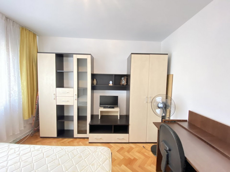 Apartament 2 camere decomandat in Vasile Aaron pentru inchiriat