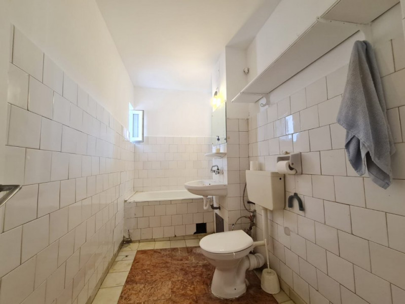 Apartament 4 camere, decomandat,  Zona Vasile Aaron - Str. Iezer