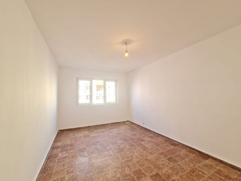 Apartament 4 camere, decomandat,  Zona Vasile Aaron - Str. Iezer