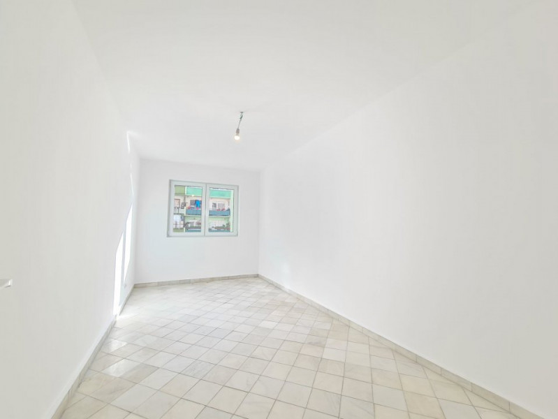 Apartament 4 camere, decomandat,  Zona Vasile Aaron - Str. Iezer