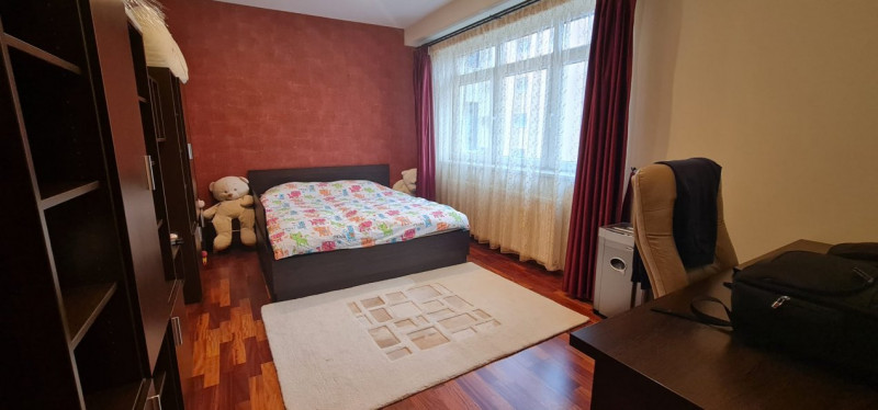 Apartament 3 camere, bloc nou - Strand