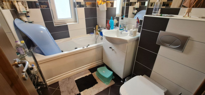 Apartament 3 camere, bloc nou - Strand