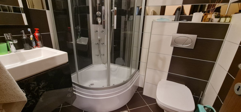 Apartament 3 camere, bloc nou - Strand