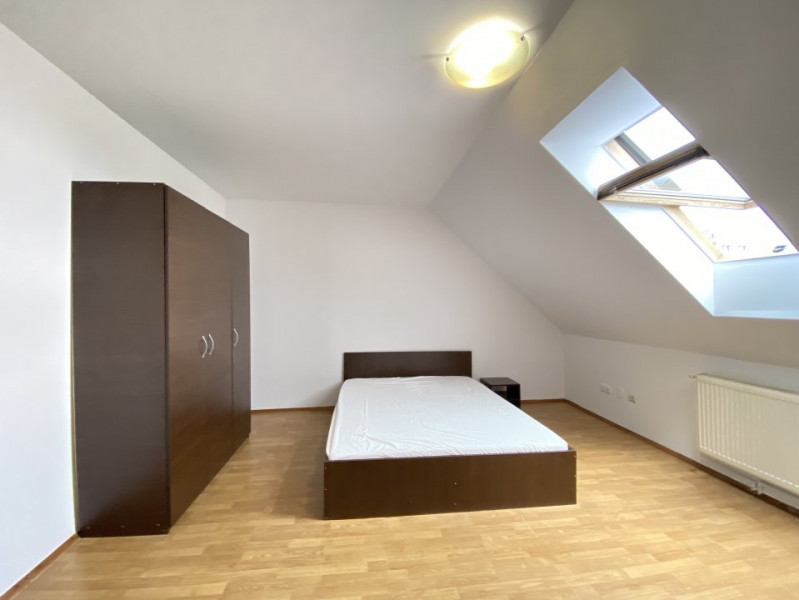 Apartament tip mansarda - Semaforului