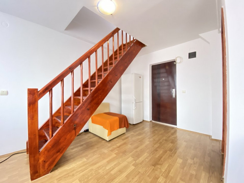 Apartament tip mansarda - Semaforului