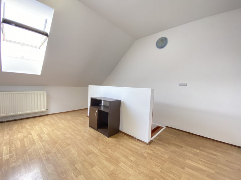 Apartament tip mansarda - Semaforului